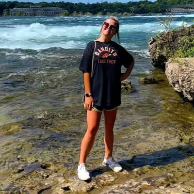 Profile Picture of Laur (@laurbeyer) on Twitter