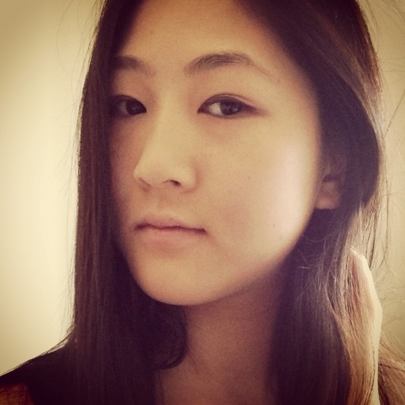 Profile Picture of Erin Suh (@esuh) on Poshmark