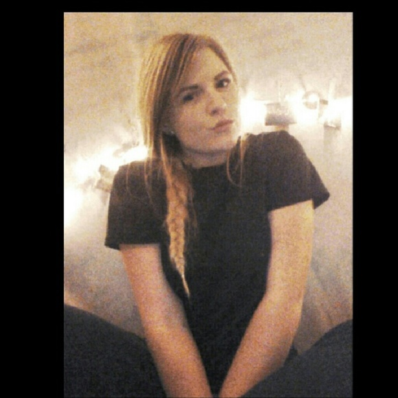 Profile Picture of Kay Eilermann (@kaylaboo2323) on Poshmark