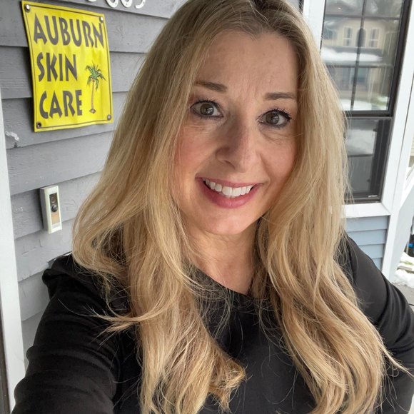 Profile Picture of Carol Ray (@spunkybabe37) on Poshmark