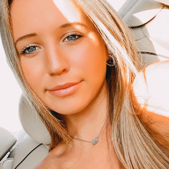 Profile Picture of Peyton Patterson (@peytonmp) on Poshmark