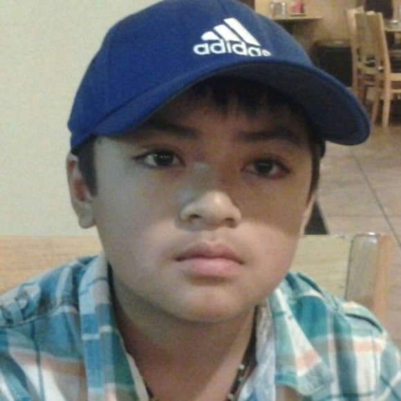 Profile Picture of Kenny Thach (@kennythach65) on Poshmark