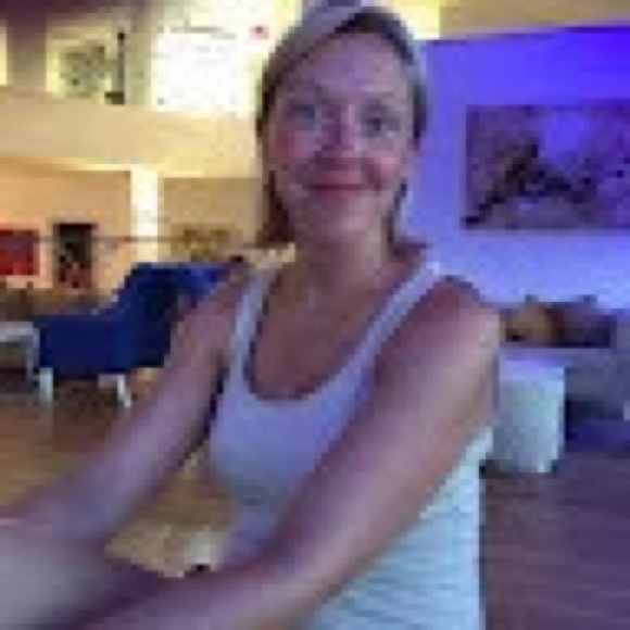 Profile Picture of Aurora Palicki (@aurorapalicki) on Poshmark