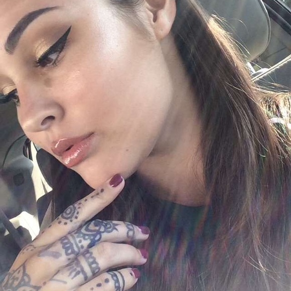 Profile Picture of Danielle Sheridan (@danielle_jay) on Poshmark