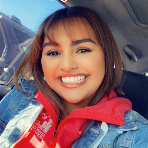 Profile Picture of Clarissa Ramirez (@clarissarami290) on Poshmark
