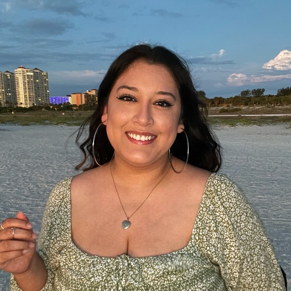 Profile Picture of Diana Herrera (@_herrerad) on Poshmark