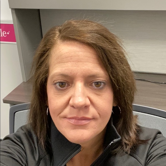 Profile Picture of Stacy Carlson (@scarlso22) on Poshmark