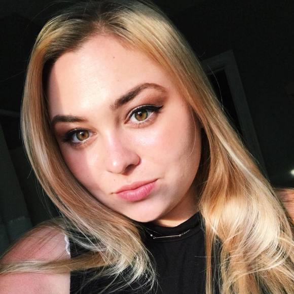 Profile Picture of Kristin Pantelis (@kridinscloset) on Poshmark