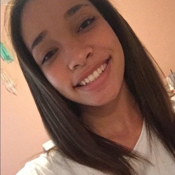 Profile Picture of Claudia Moses (@claudiamosess) on Poshmark