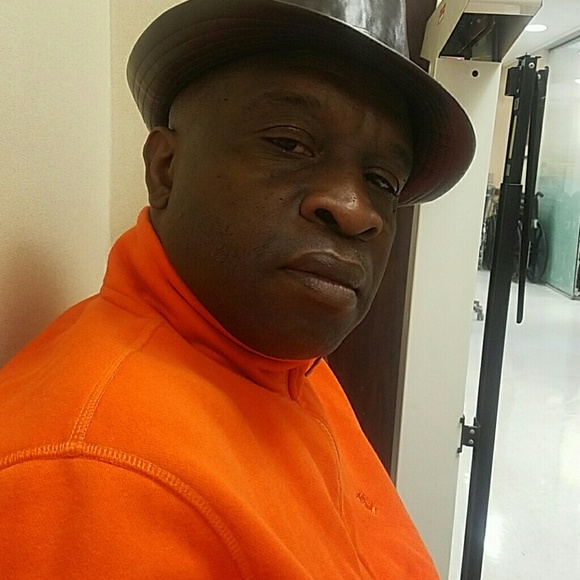 Profile Picture of Terrence Hodge (@larodon) on Poshmark