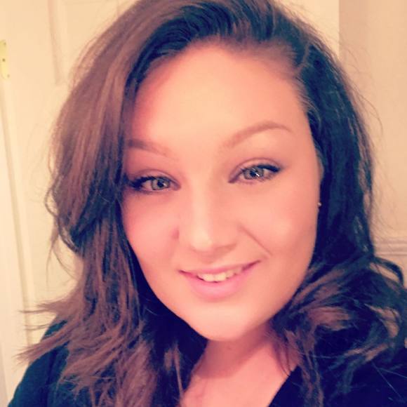 Profile Picture of Ariel Burt (@arielburt) on Poshmark