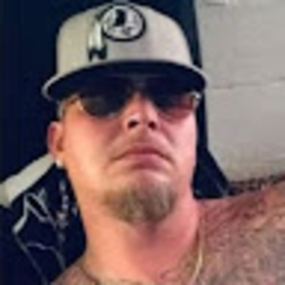 Profile Picture of Danny Brugh (@dannybrugh79) on Poshmark