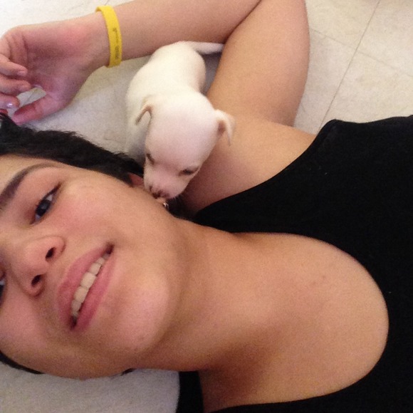 Profile Picture of Gabriela Deweert (@gabrieladeweert) on Poshmark