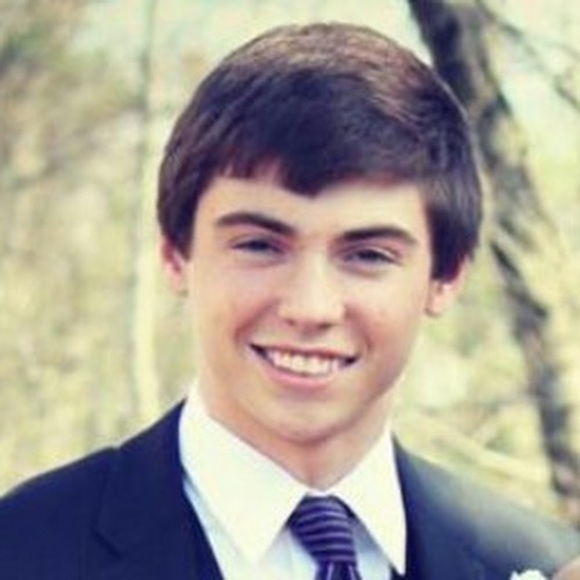 Profile Picture of Dylan Yurasits (@dylanyurasits) on Poshmark