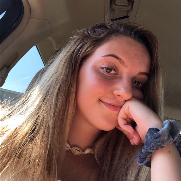 Profile Picture of Abby Keevins (@abbykeevins) on Poshmark