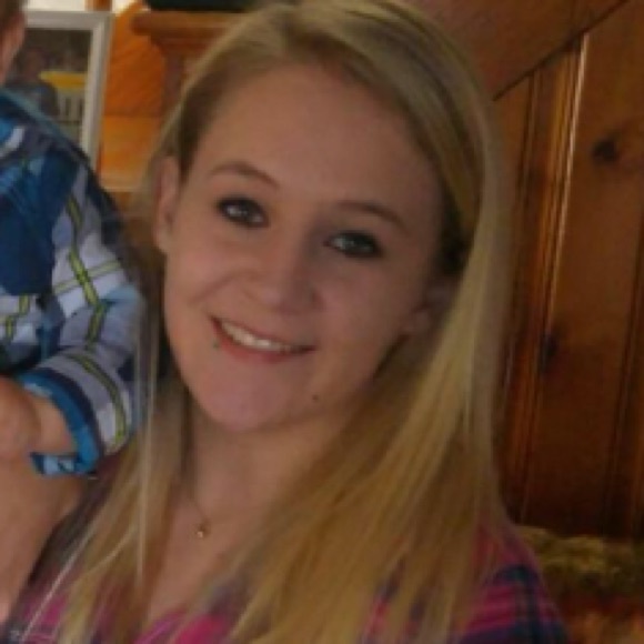Profile Picture of Haley Edwards (@haleymarie1246) on Poshmark