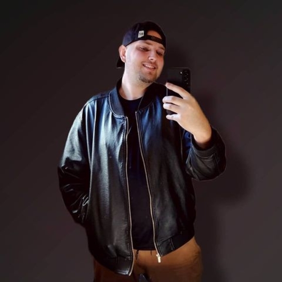 Profile Picture of James Powers (@jamespowers350) on Poshmark