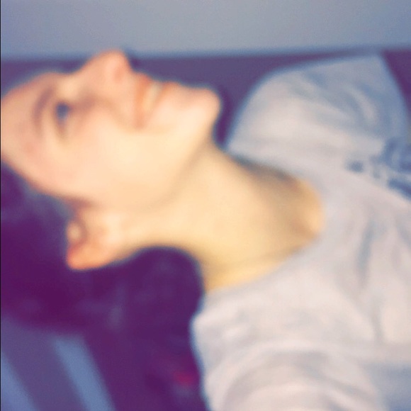 Profile Picture of Valerie Bandy (@happee02) on Poshmark