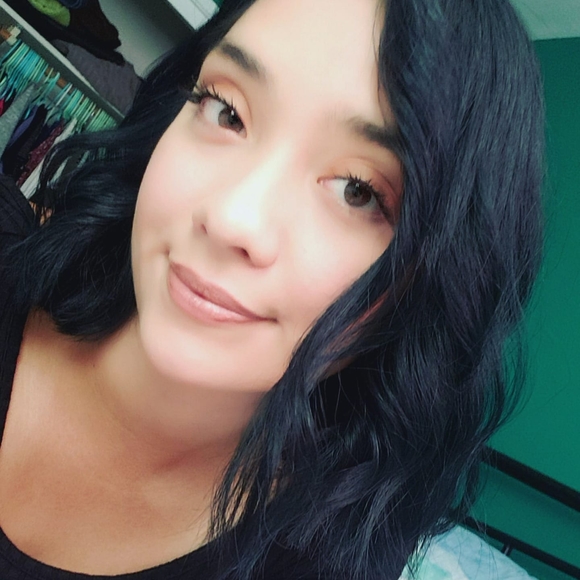 Profile Picture of Pamela Alvarez (@pam_ch23) on Poshmark