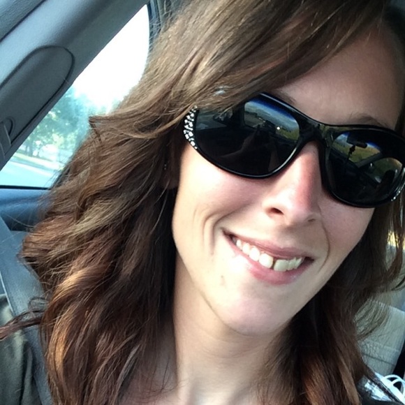 Profile Picture of Paige Bangert (@paibang4114) on Poshmark