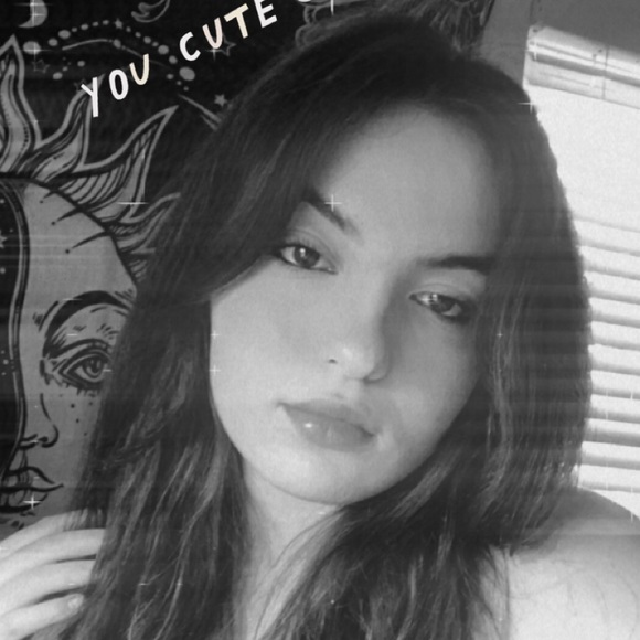Profile Picture of Bianca Henriquez (@fwbianca120) on Poshmark