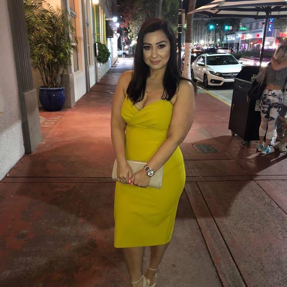 Profile Picture of Daniela Nazar (@deenazar) on Poshmark