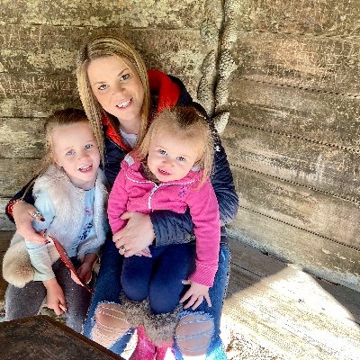 Profile Picture of Vicki Andrew (@VickiAndrew4) on Twitter