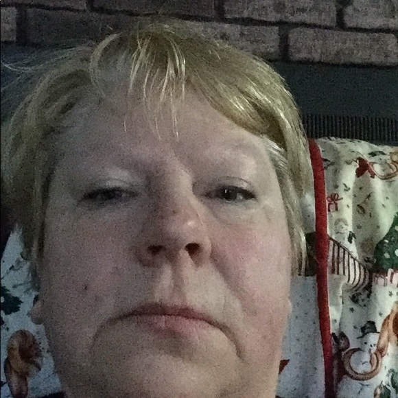 Profile Picture of Tammy Brodersen (@tammybrodersen) on Poshmark
