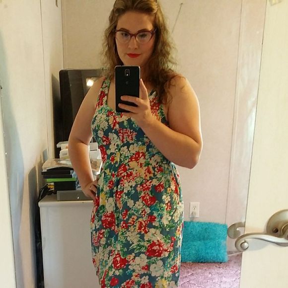 Profile Picture of Amber Fountain (@bellalunafashun) on Poshmark