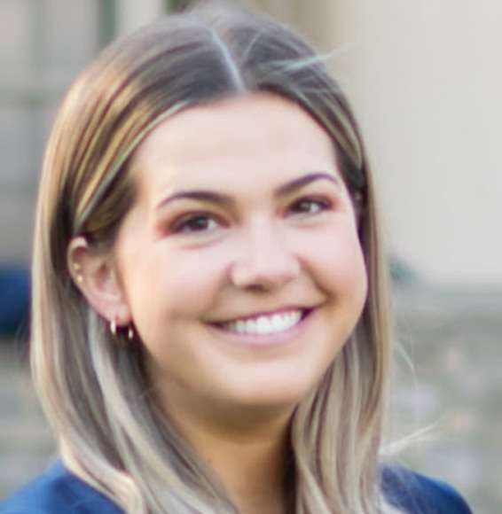 Profile Picture of Emma Cusick (@emmafcusick) on Poshmark