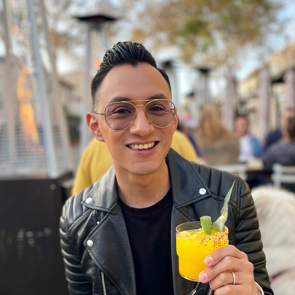 Profile Picture of Mario Velarde (@itsmariooh) on Poshmark