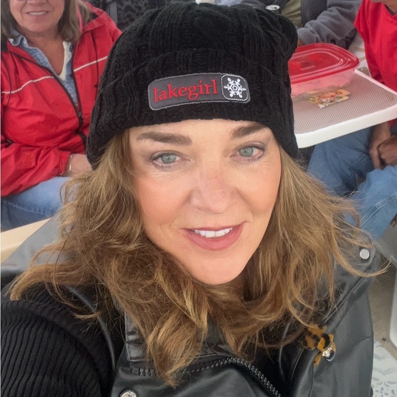 Profile Picture of Lynnore Fetyko (@fetyko) on Poshmark