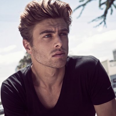 Profile Picture of 𝒘𝒊𝒍𝒍𝒊𝒂𝒎 𝒄𝒖𝒍𝒍𝒆𝒏 (@sanguinebruiscs) on Twitter
