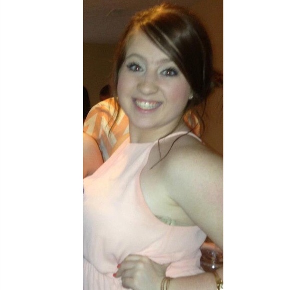 Profile Picture of Tess Campbell (@t_campbell) on Poshmark