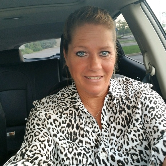 Profile Picture of Heather Hyland (@hlh49) on Poshmark