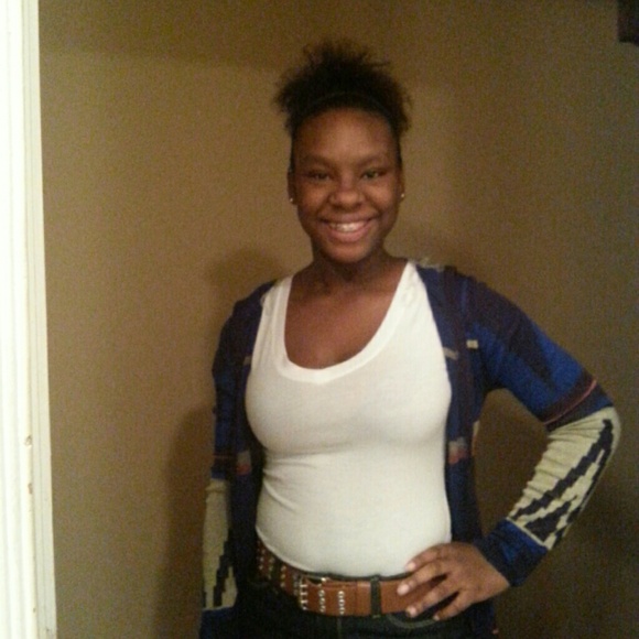 Profile Picture of Shania Johnson (@shania12) on Poshmark