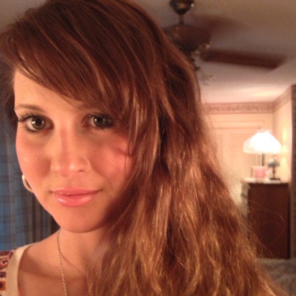 Profile Picture of Samantha Helmich (@sjhelmich) on Poshmark