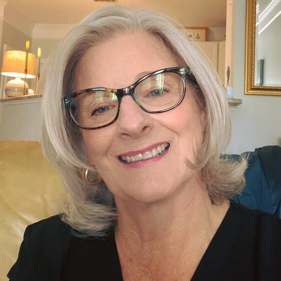 Profile Picture of Anne Read (@anneread) on Poshmark