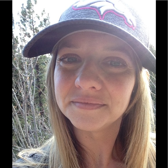 Profile Picture of Carreen Price (@carjjam) on Poshmark