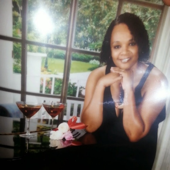 Profile Picture of Terri West (@terriw130) on Poshmark