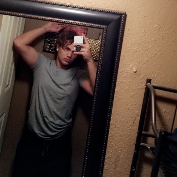 Profile Picture of Roy Jr. (@sweetheartedroy) on Poshmark