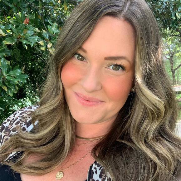 Profile Picture of Kelly Edghill (@stylinkel) on Poshmark