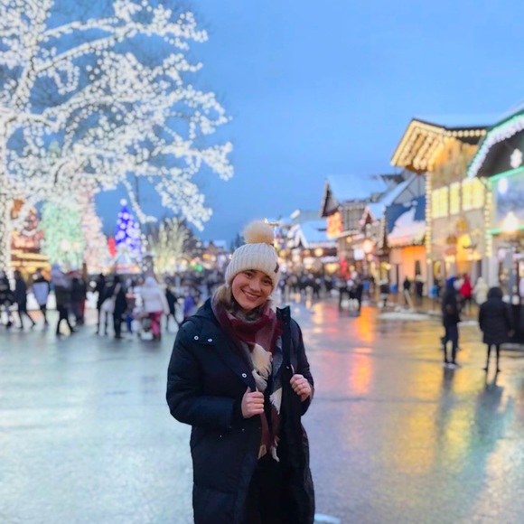 Profile Picture of Yanna Shpak (@yanna_shpak) on Poshmark