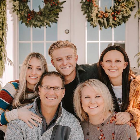 Profile Picture of Lisa Draper (@deltadraper) on Poshmark