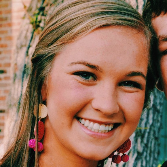 Profile Picture of Ellis Witherington (@elliswith) on Poshmark