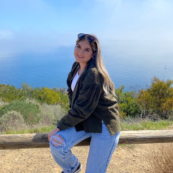 Profile Picture of Juliana Tolosa (@jaytee915) on Poshmark