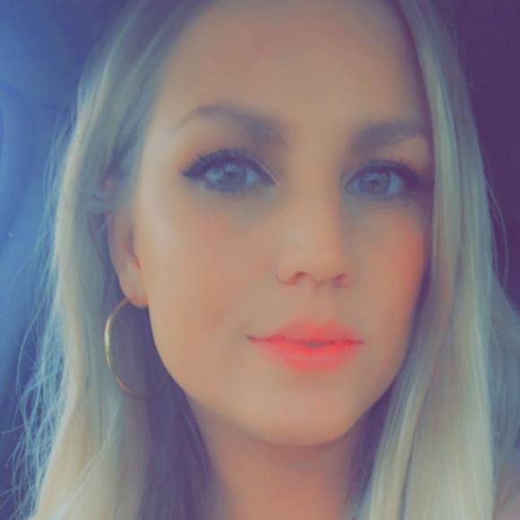 Profile Picture of Julia Key (@julia_key) on Poshmark