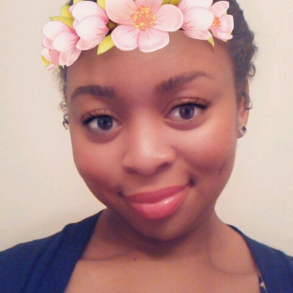 Profile Picture of Destiny Sharpe (@destinysharpe) on Poshmark