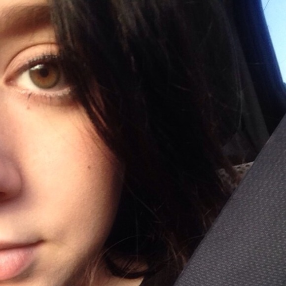 Profile Picture of Julie Holcomb (@julieholcomb) on Poshmark