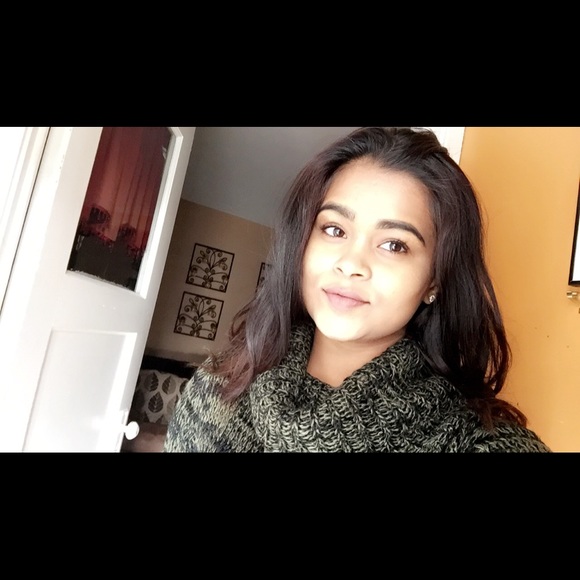 Profile Picture of Celina Boodoo (@celinabee) on Poshmark